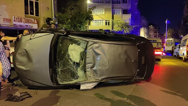 Kontrolünü kaybeden otomobil, 6 araca çarparak yan yattı.