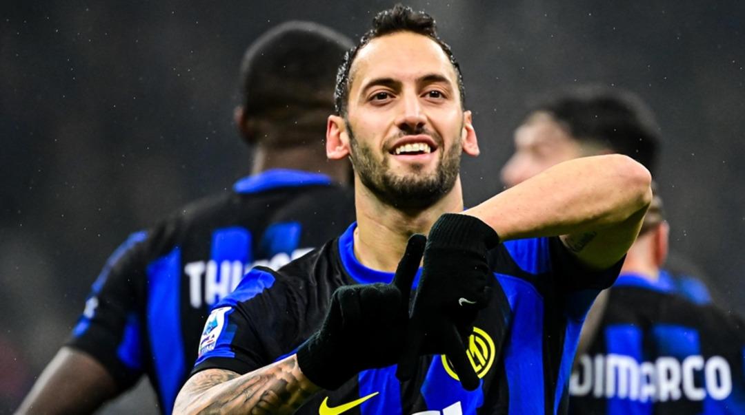 Hakan'ın babası Çalhanoğlu ateşi yaktı! Galatasaray hayranları heyecanla yerinde olamaz ... 2