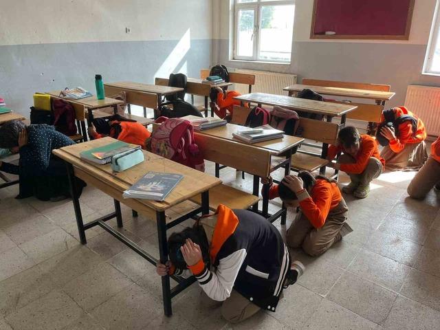 Bingöl'de 54 okulda eş zamanlı deprem tatbikatı 2