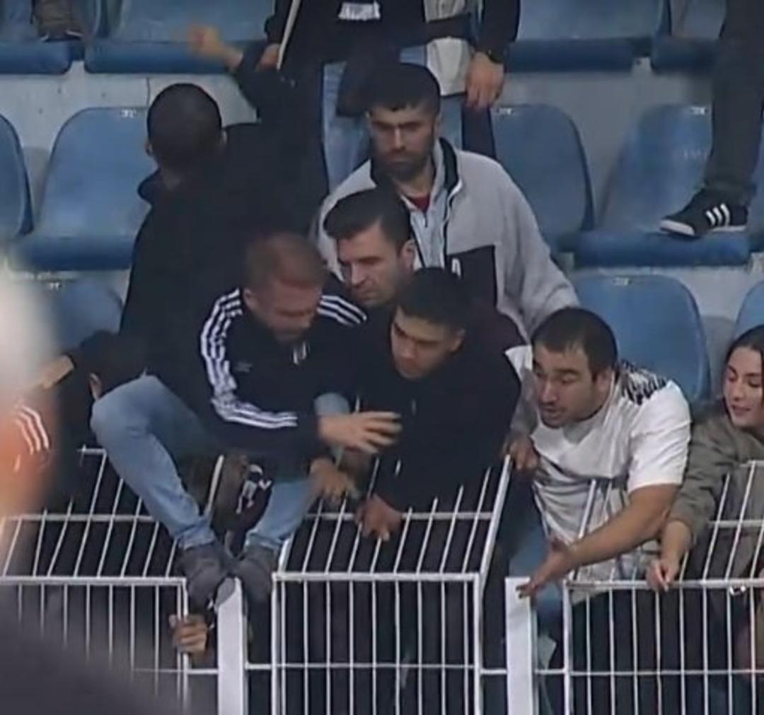 Beşiktaş'ın Kasımpaşa beraberliği kaosa neden oldu! Tepki Sergen Yalçın ve takım kaptanı Orkun Kökçü'ye ulaştı! Yalçın tribüne çıktı... 4