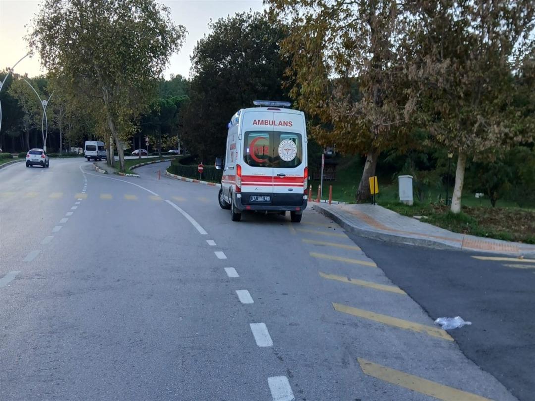 Ambulansın çarptığı üniversite öğrencisi hayatını kaybetti