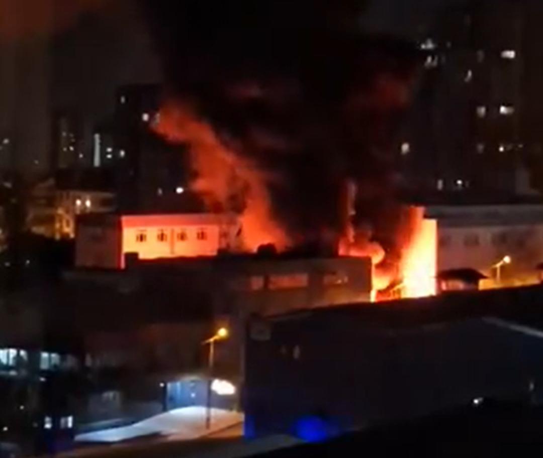 Küçükçekmece fabrikası gece yarısı alevlere teslim oldu! 2